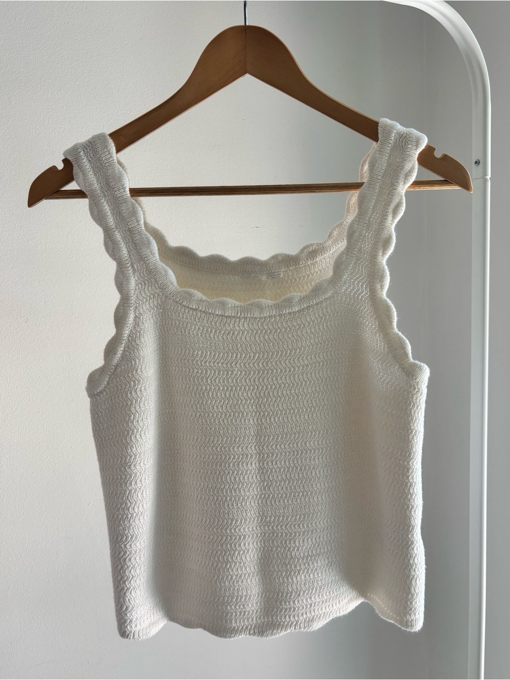 GAP Cream Scallop Knit Tank Top
